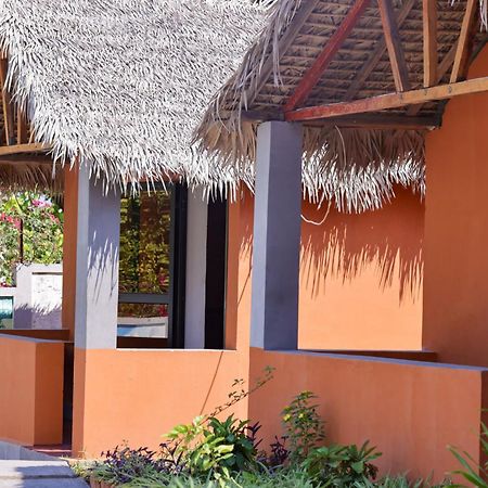 Hotel Le Jardin Des Delices Mahajanga Exterior foto